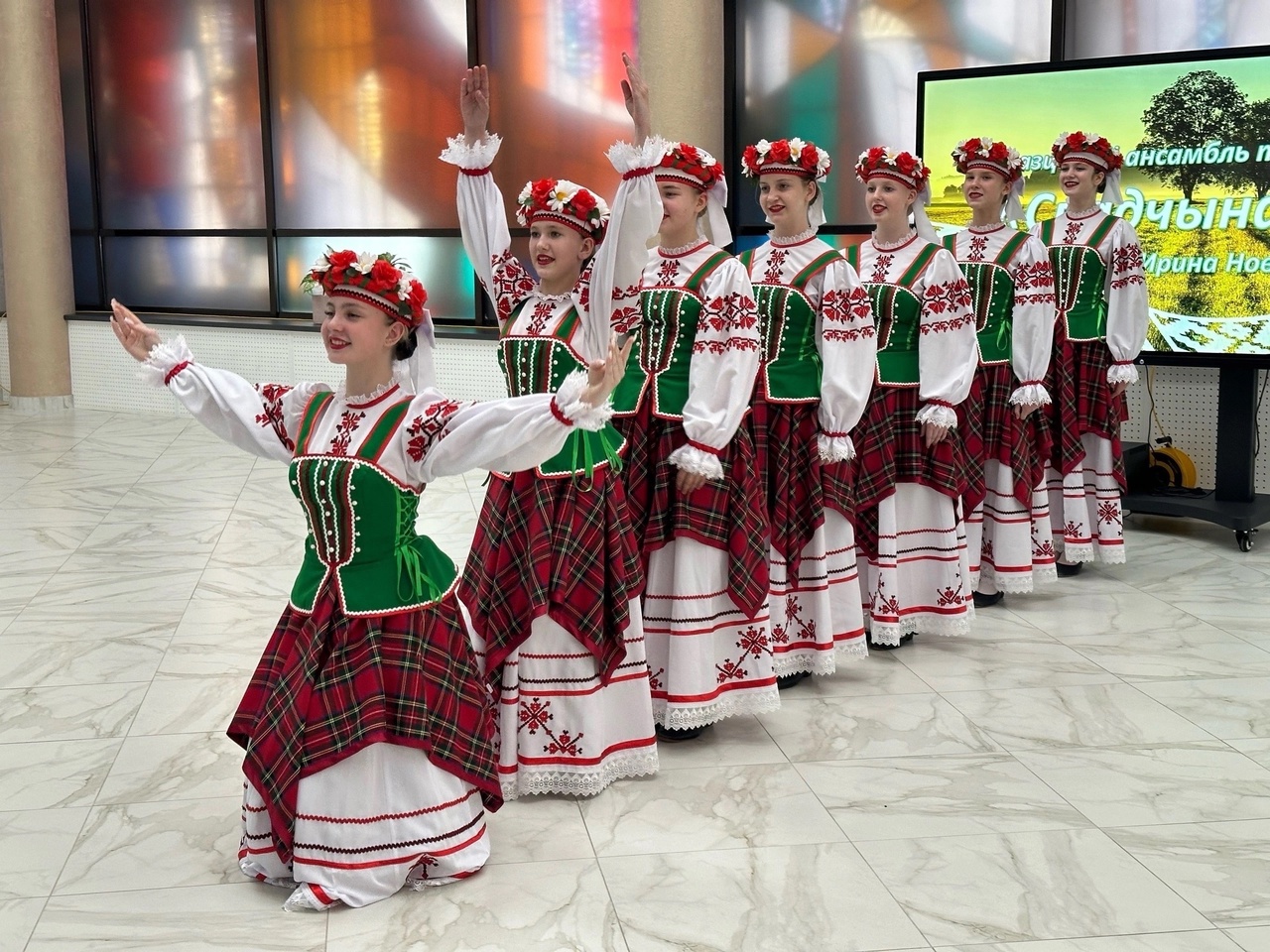 Праздничной программой в Солигорске отметили День единения народов России и  Беларуси. — ГУ 