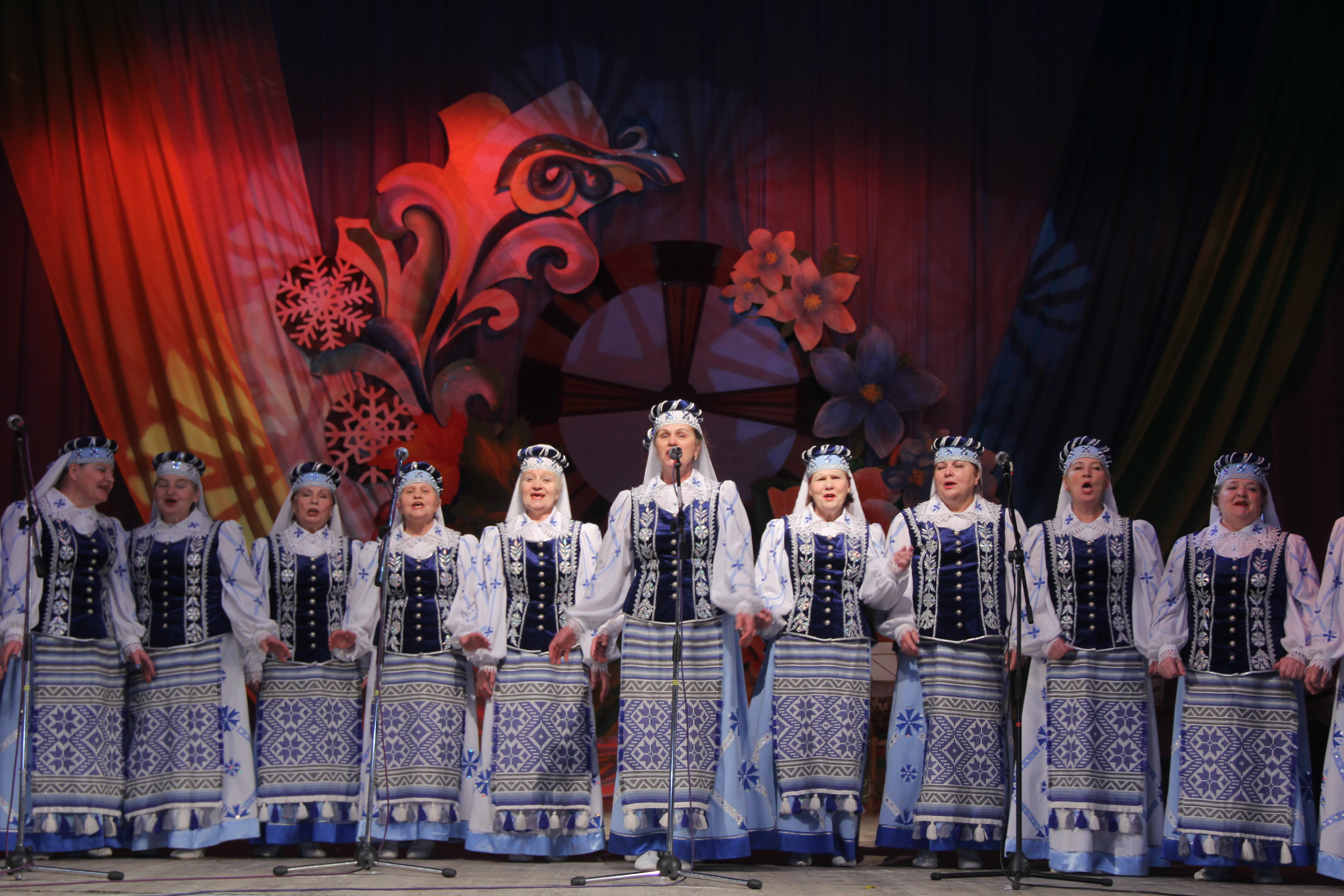 Праздничная концертная программа «Песнi зямлi маей» прошла на сцене Дворца Культуры