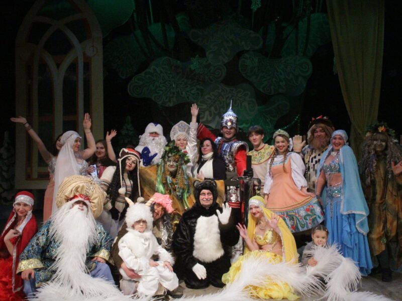 Премьера сказки «Новогодние приключения в Сказочном Лукоморье» состоялась во Дворце культуры г. Солигорска.