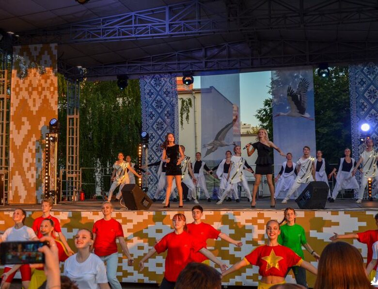 Большой субботний концерт: белорусские артисты выступили в Солигорске