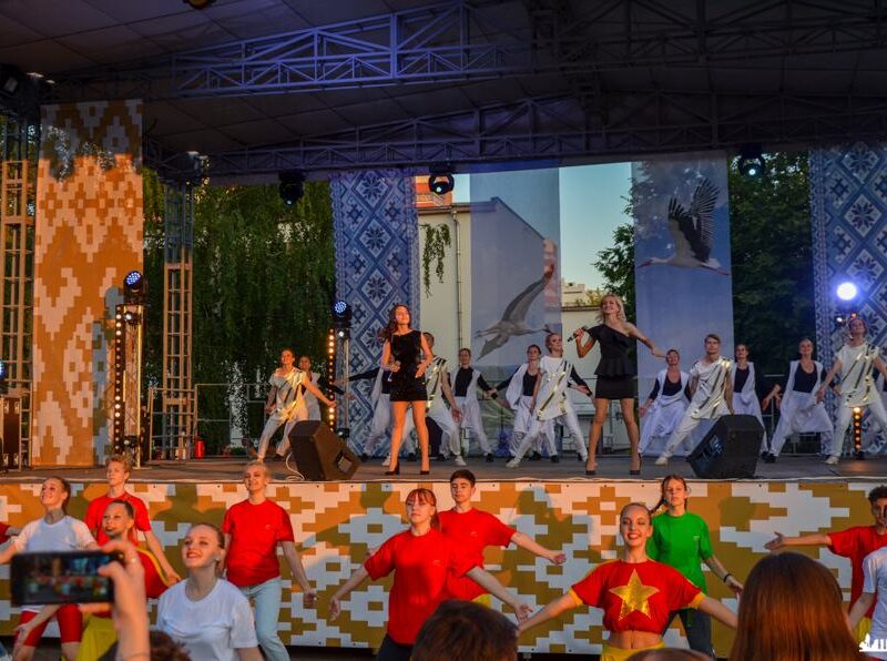 Большой субботний концерт: белорусские артисты выступили в Солигорске