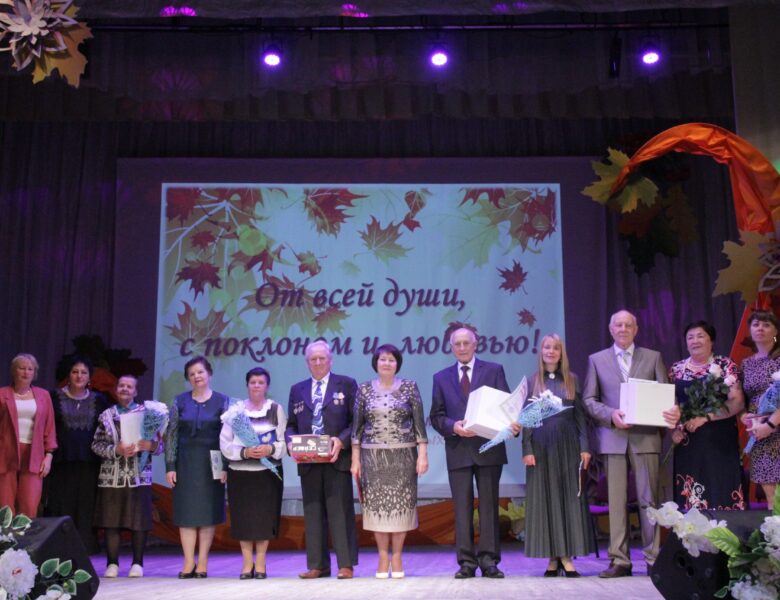 Тепло и душевно во Дворце культуры  г. Солигорска отметили День пожилых людей.