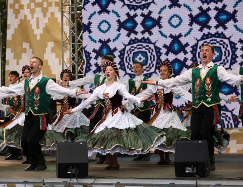Заслуженный любительский коллектив Республики Беларусь ансамбль танца «Сузор’е»