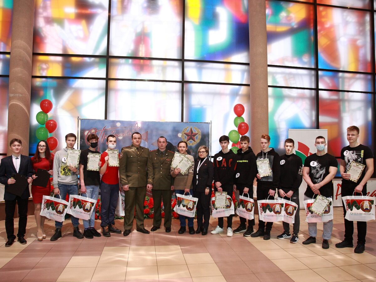 В Солигорске в честь Дня Защитника Отечества прошла конкурсная программа «Иду я в армию служить»