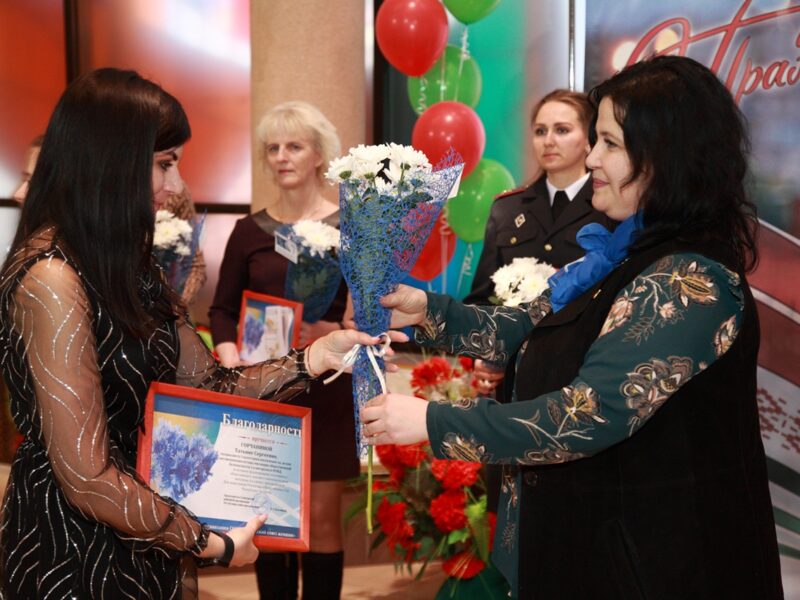 В ДК г. Солигорска прошел концерт в честь Дня защитников Отечества и Вооруженных сил Республики Беларусь