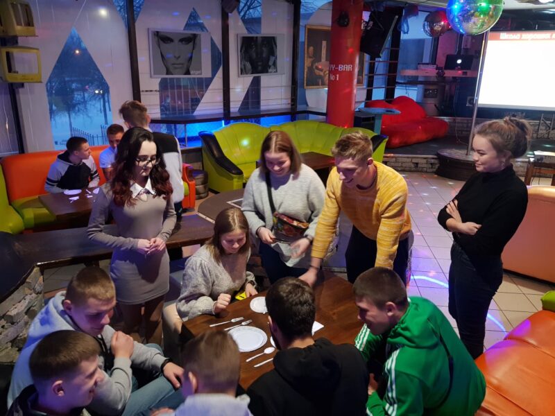 Состоялся комильфо-вечер для учащейся и работающей молодежи города «Школа хороших манер»
