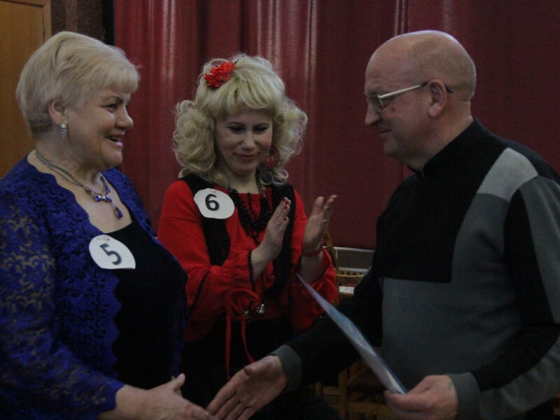 В Солигорске в преддверие 8 марта прошла конкурсная шоу-программа «Супер бабушка! Супер прабабушка!»