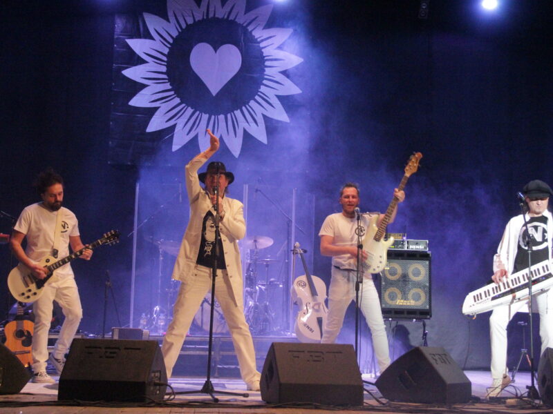Популярная группа «НЕНСИ» с аншлагом выступила на сцене Дворца культуры г. Солигорска