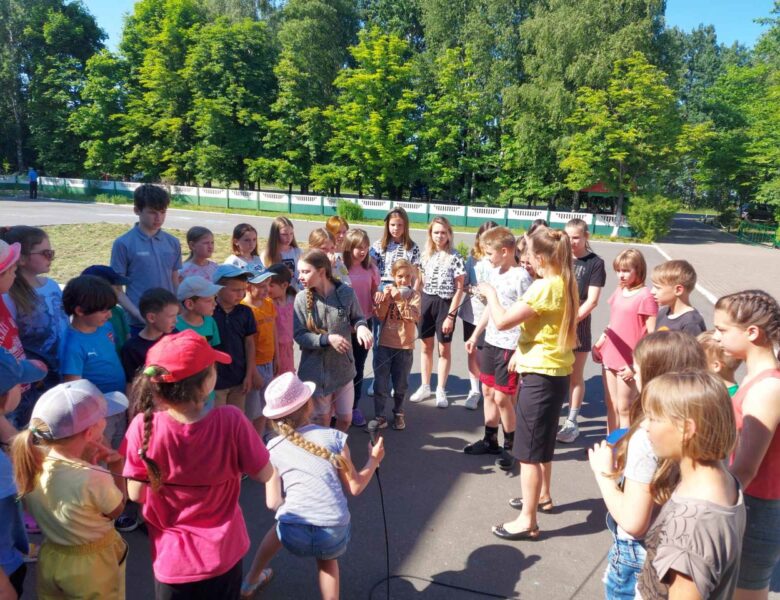 Развлекательная программа ДК г. Солигорска прошла в детском оздоровительном лагере «Журавушка»