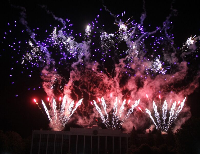 Праздничным концертом и ярким фейерверком завершился День Независимости РБ в Солигорске. ФОТОРЕПОРТАЖ.
