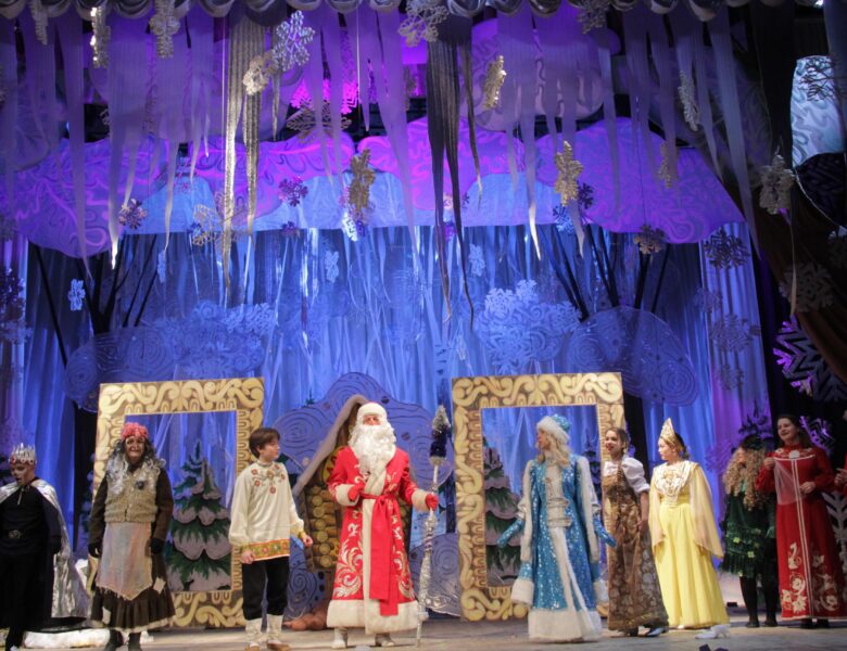 Премьера Новогоднего спектакля «Тайна сказочного сундука» состоялась в ДК г. Солигорска. ФОТОРЕПОРТАЖ.