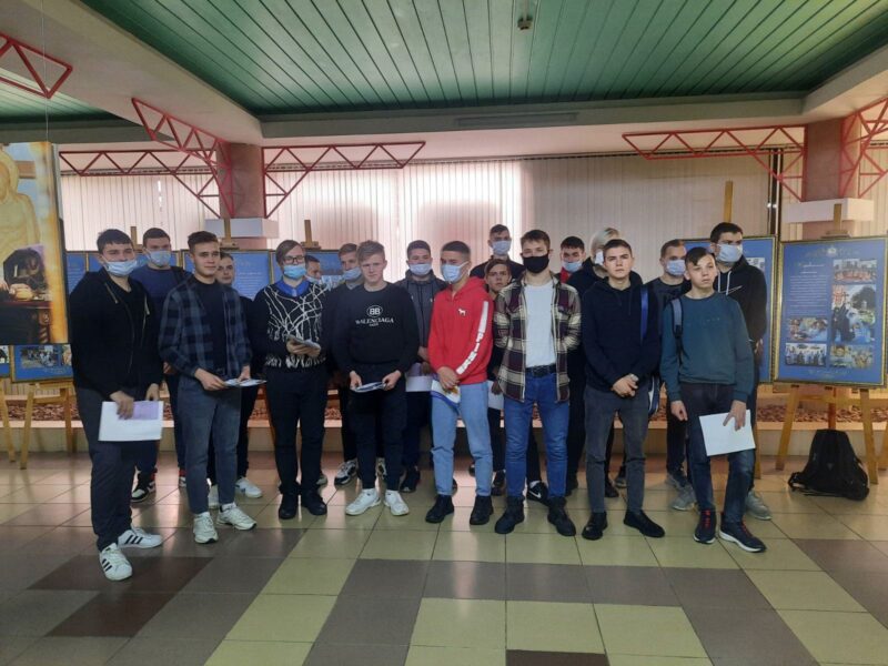 Учащиеся СГК посетили выставку «Святость земли белорусской»