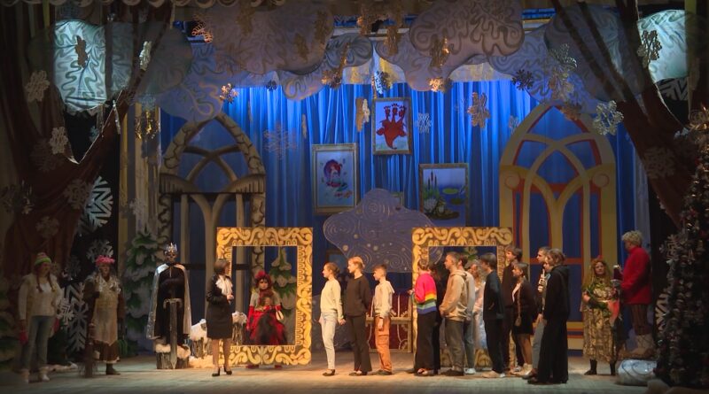 Во Дворце культуры состоялся новогодний спектакль «Тайна сказочного сундука» для детей-сирот