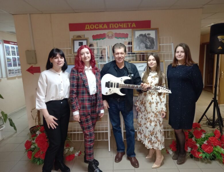 Концерт в честь РЕФЕРЕНДУМА прошел на участках голосования г. Солигорска