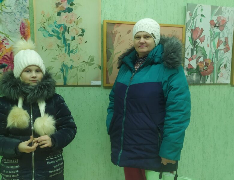 Учащиеся ГУО «Средняя школа № 4 г. Солигорска» посетили выставку батика “В преддверии весны”