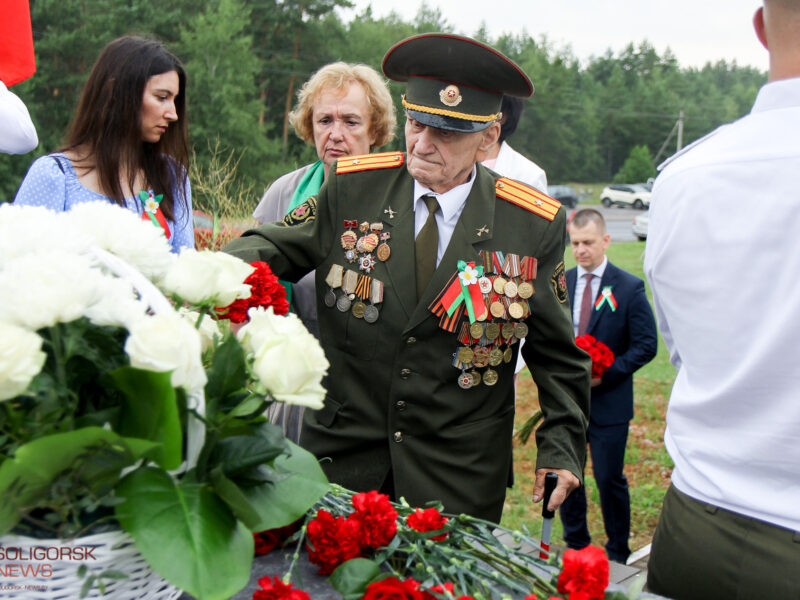 Солигорск празднует День Независимости. Возложение цветов на мемориальном комплексе «Скорбящая мать»