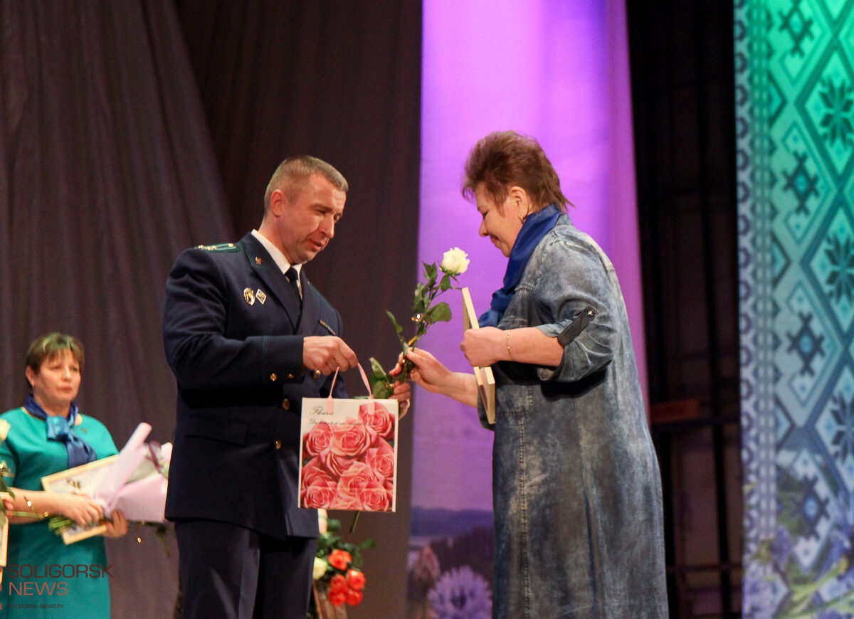 Церемония чествования участниц районного этапа Республиканского конкурса «Женщина года — 2022» прошла в Солигорске.