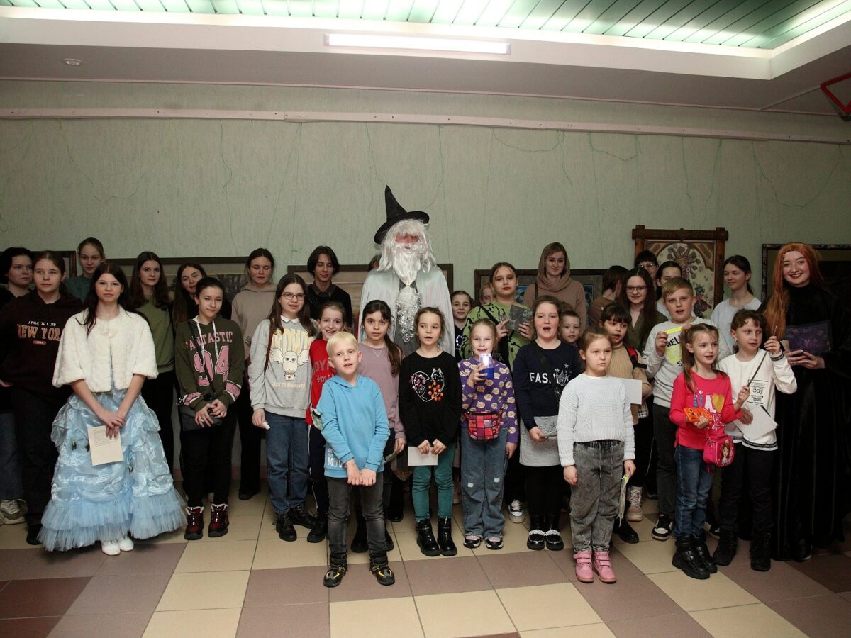 В дни школьных каникул во Дворце культуры прошел тематический квест по мотивам романа Дж.К. Роулинг «Гарри Поттер и Тайная комната».