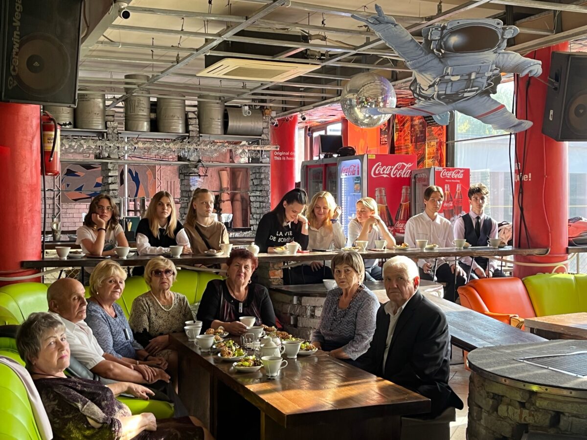 В ДК г. Солигорска состоялся вечер отдыха для пожилого человека «Квартирник — Старые песни о главном»