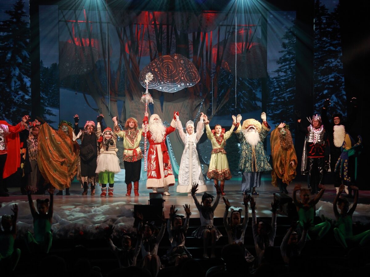 ❄Во Дворце культуры г. Солигорска состоялась премьера новогоднего спектакля «Секрет Лукоморья».