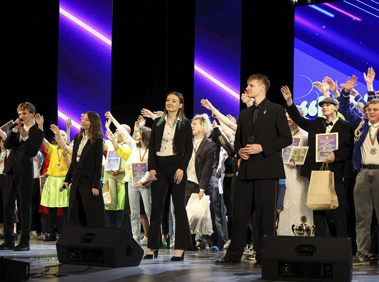 В День смеха во Дворце культуры г. Солигорска прошел районный конкурс команд КВН «Юмор.SOL»