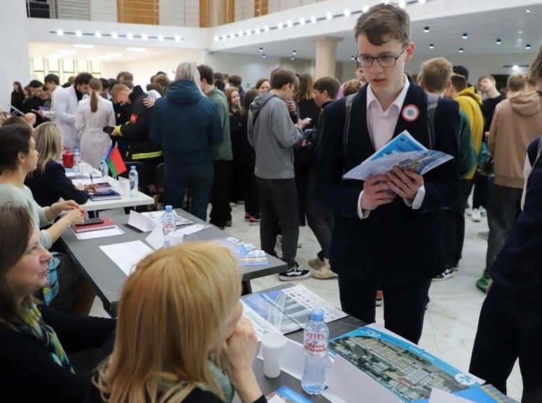 Во Дворце культуры г. Солигорска прошла молодежная ярмарка вакансий