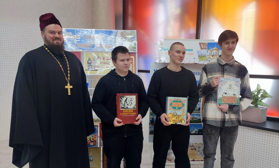 Творческий праздник, посвященный Дню православной книги «Через книгу- к добру и свету».