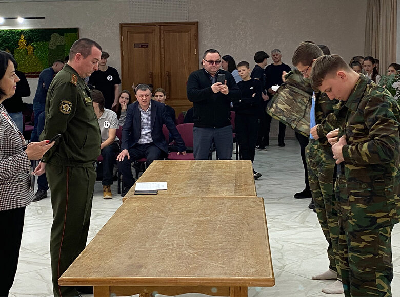 В ДК г. Солигорска состоялось конкурсная программа «Солдатом армия сильна!»