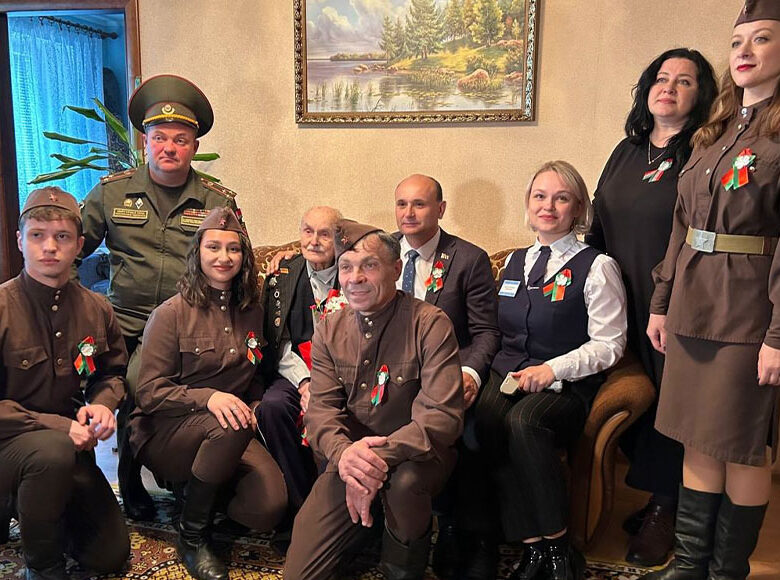 В рамках акции «Память» поздравили ветерана ВОВ Легкого Филиппа Николаевича