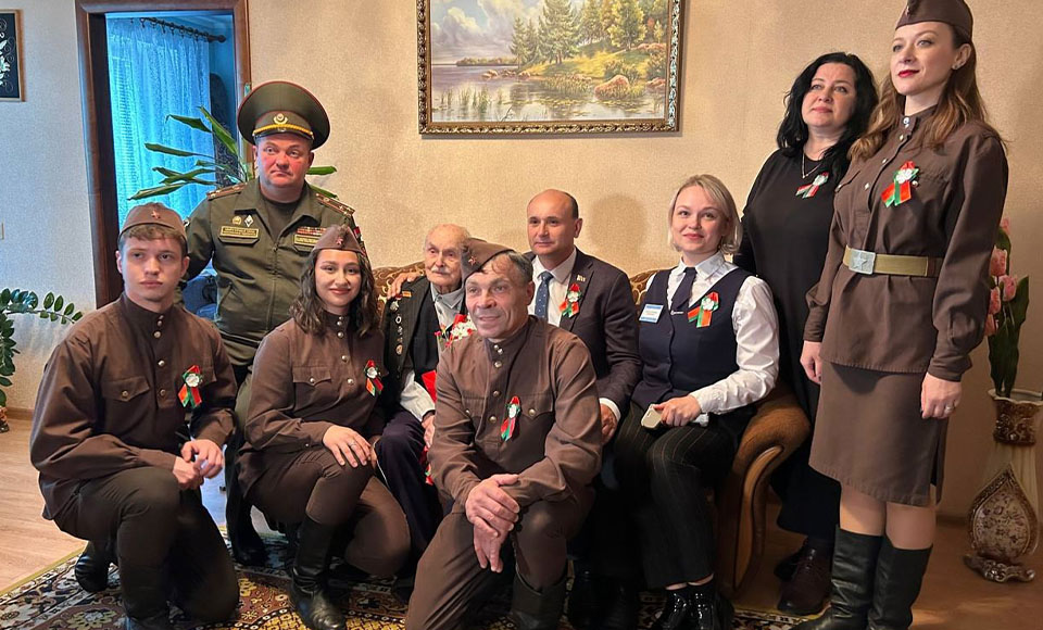 В рамках акции «Память» поздравили ветерана ВОВ Легкого Филиппа Николаевича