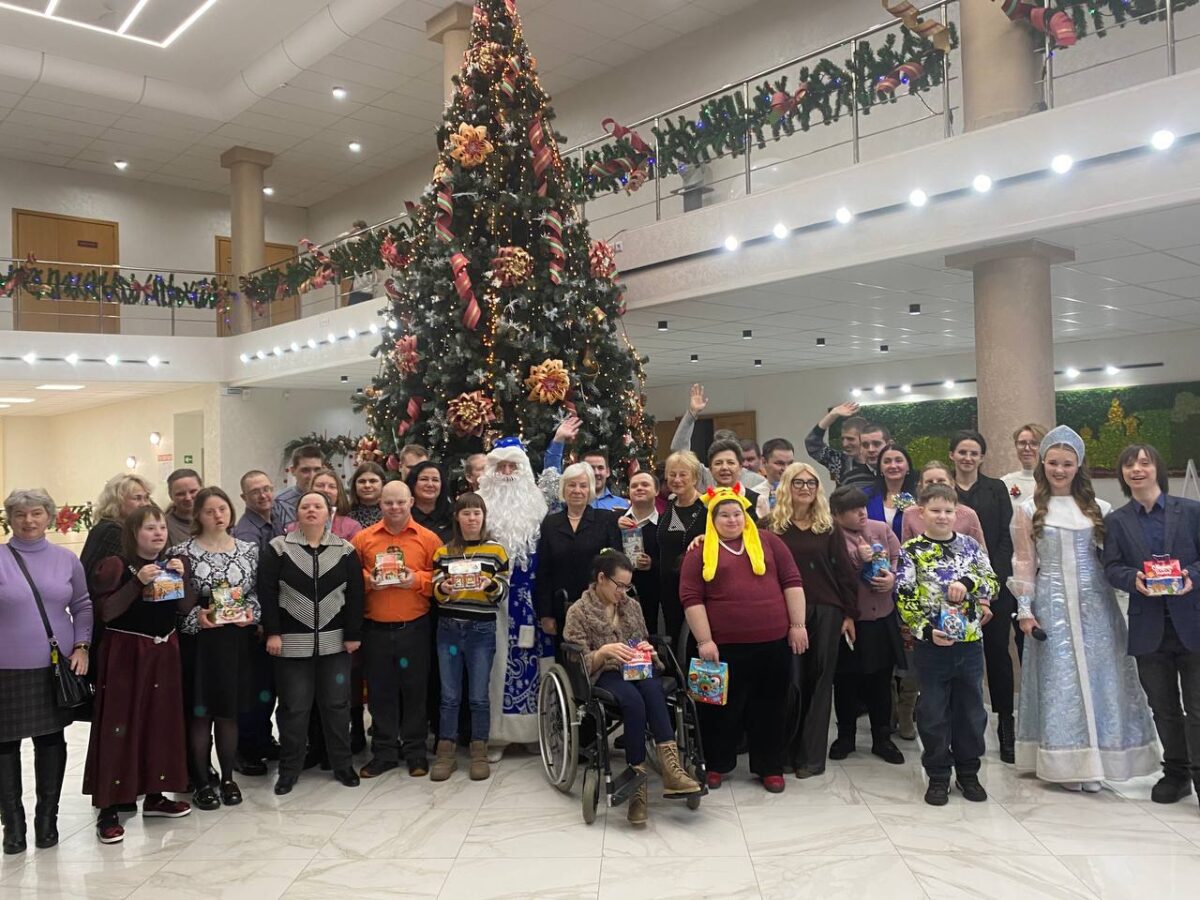 Благотворительное театрализованное представление у новогодней елки «Три богатыря и ход конем».