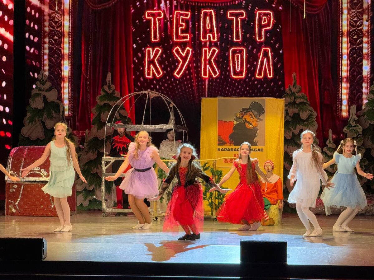 Во Дворце культуры г. Солигорска состоялся увлекательный цикл спектаклей «Новогодние приключения Буратино»!