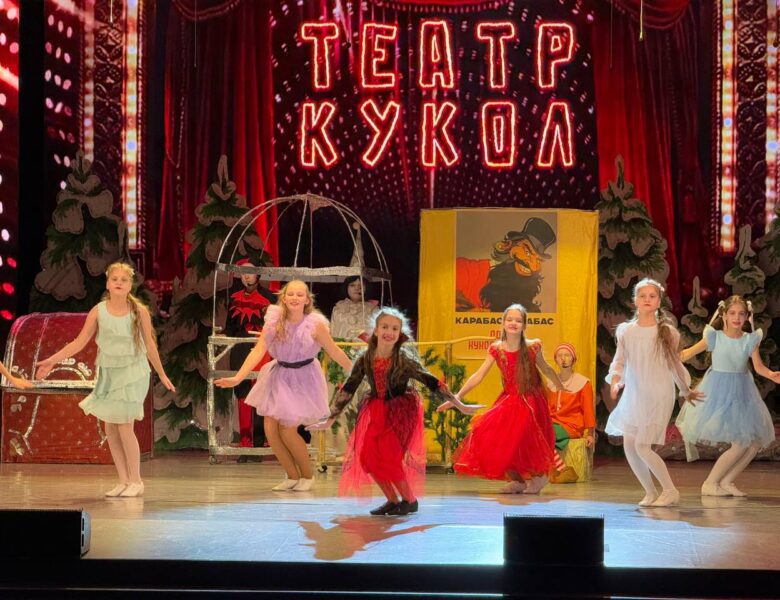 Во Дворце культуры г. Солигорска состоялся увлекательный цикл спектаклей «Новогодние приключения Буратино»!