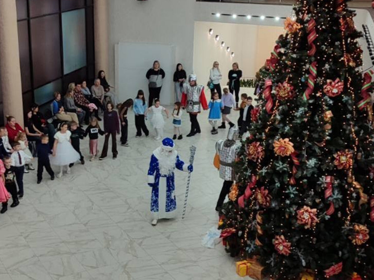 Цикл театрализованных представлений «Три богатыря и ход конем» прошел с неизменным успехом