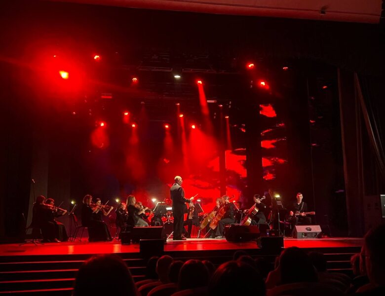 Аншлаг: в Солигорске прозвучали рок-хиты в исполнении симфонических инструментов