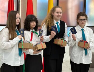 🇧🇾 В СОЛИГОРСКЕ ВРУЧИЛИ ПАСПОРТА ЮНЫМ ГРАЖДАНАМ