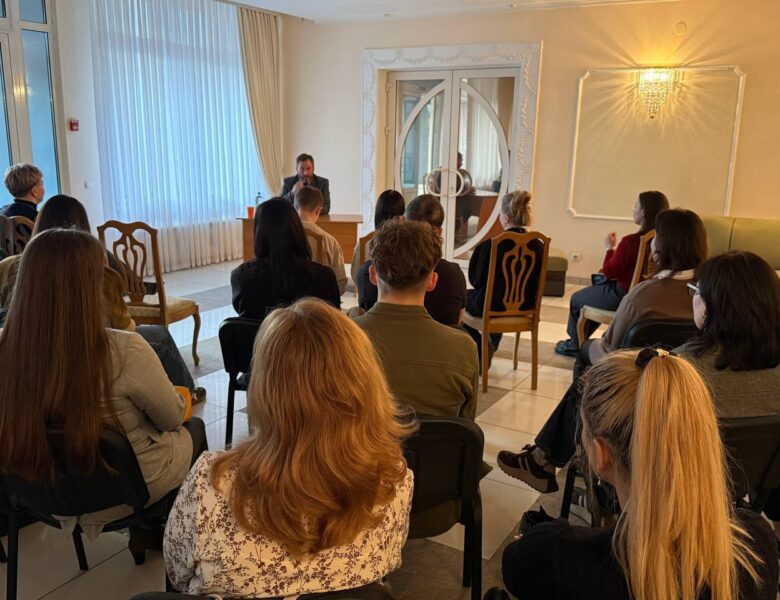 В Солигорске прошел важный разговор о главном: как сохранить любовь и услышать друг друга.