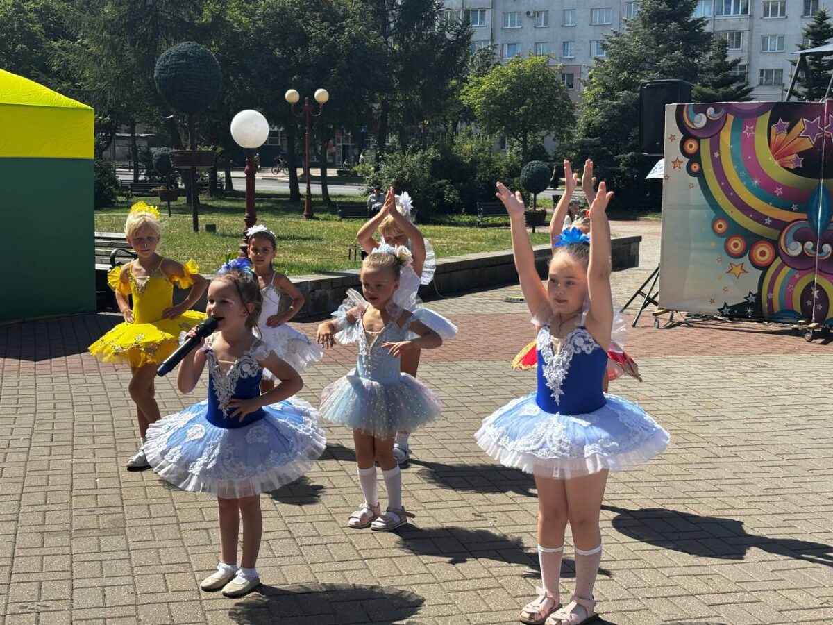 Как прошло 15 августа у универмага «Солигорск»? Ярко, шумно и по-летнему весело!